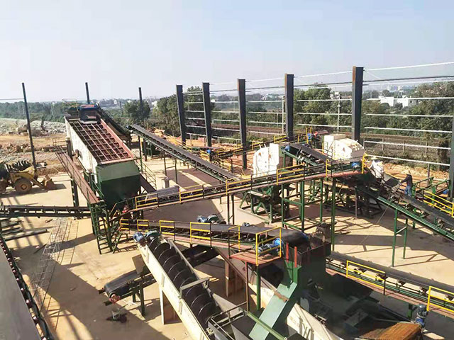 湖南長(zhǎng)沙固定式建筑垃圾處理設(shè)備安裝現(xiàn)場(chǎng)