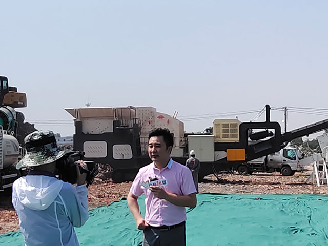 河南許昌200t/h履帶式建筑垃圾破碎站順利投產
