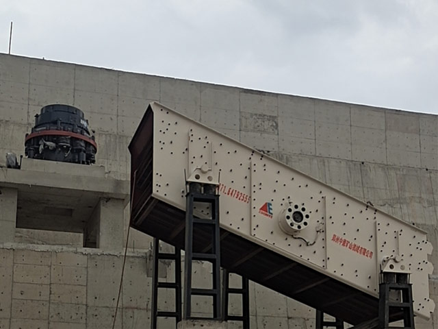 甘肅固定砂石生產線稀油振動篩安裝現場