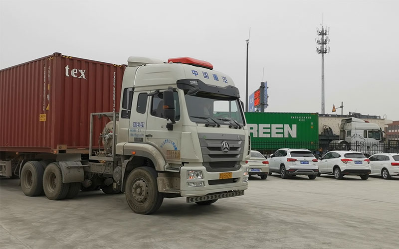 奔向海外.jpg 奔向海外.jpg