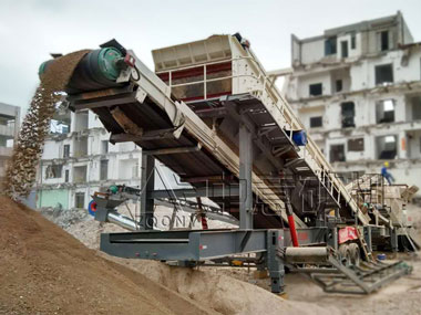 建筑垃圾怎么回收再利用?看移動破碎機在江蘇的建筑垃圾處理現場