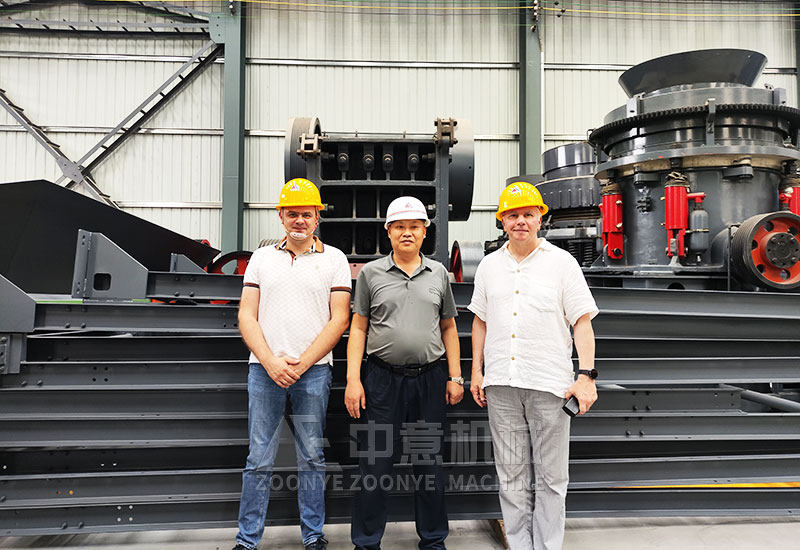 劉經(jīng)理與國外客戶合影留念.jpg 劉經(jīng)理與國外客戶合影留念