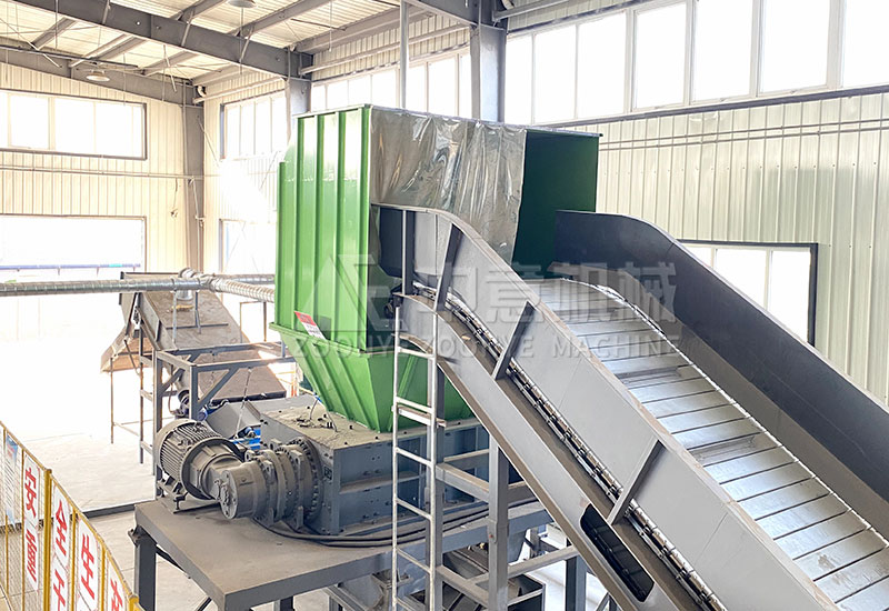 撕碎機(jī)設(shè)備.jpg 撕碎機(jī)設(shè)備