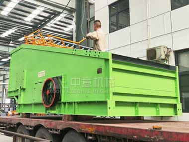 中意機(jī)械裝修垃圾處理設(shè)備順利裝車，即將啟程奔赴客戶現(xiàn)場