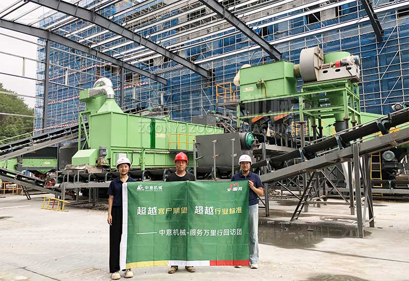 技術(shù)工程師在客戶(hù)現(xiàn)場(chǎng)合影留念 技術(shù)工程師在客戶(hù)現(xiàn)場(chǎng)合影留念